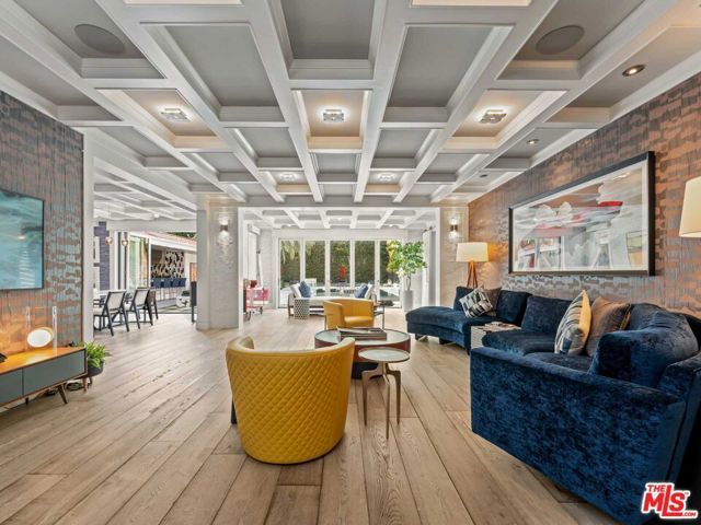 4555 Densmore Avenue, Encino (los Angeles), CA 91436