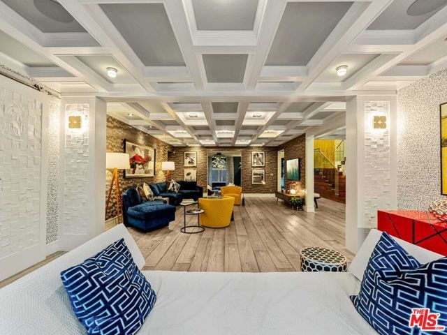 4555 Densmore Avenue, Encino (los Angeles), CA 91436