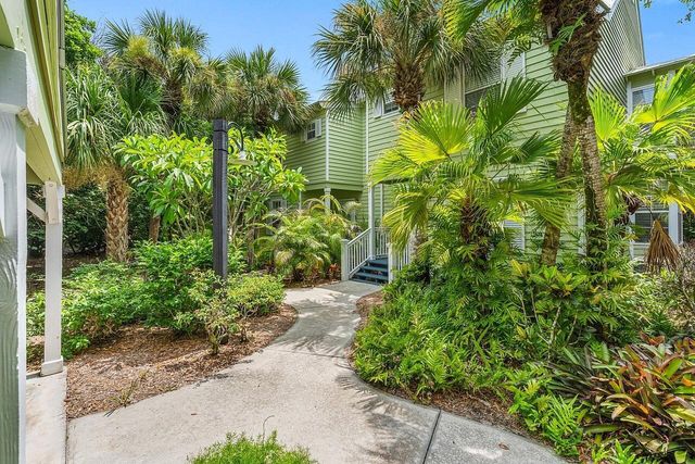 1260 PALMETTO Court 106, Vero Beach, FL 32963