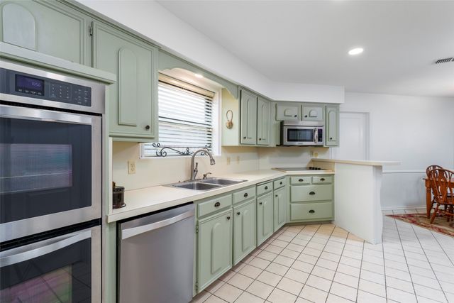 2405 Perryland Drive, Arlington, TX 76013