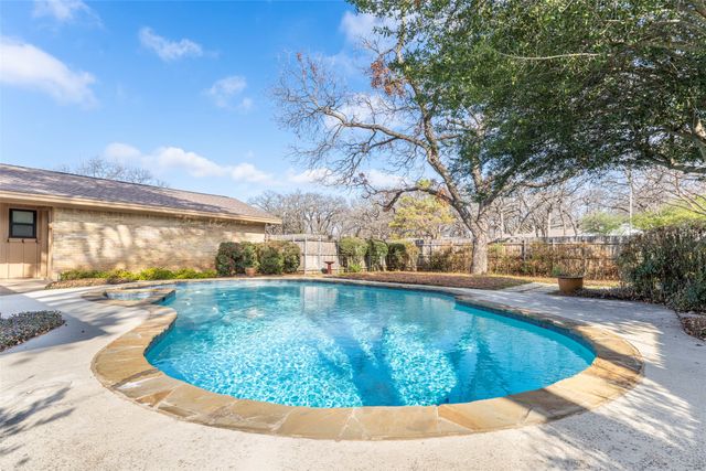 2405 Perryland Drive, Arlington, TX 76013