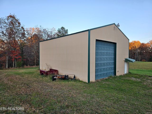 160 Tinch Rd, Sunbright, TN 37872