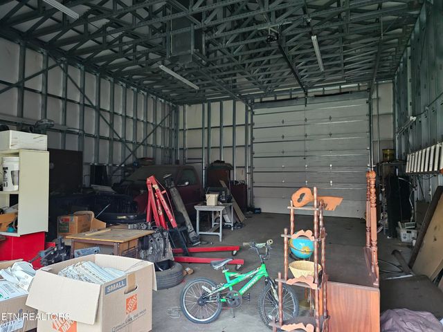 160 Tinch Rd, Sunbright, TN 37872