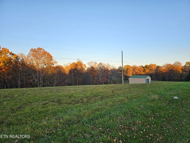 160 Tinch Rd, Sunbright, TN 37872