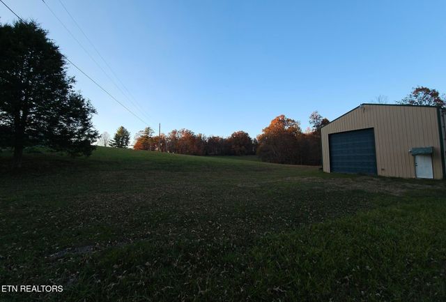 160 Tinch Rd, Sunbright, TN 37872