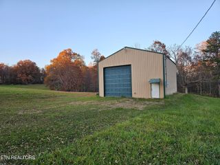 160 Tinch Rd, Sunbright, TN 37872