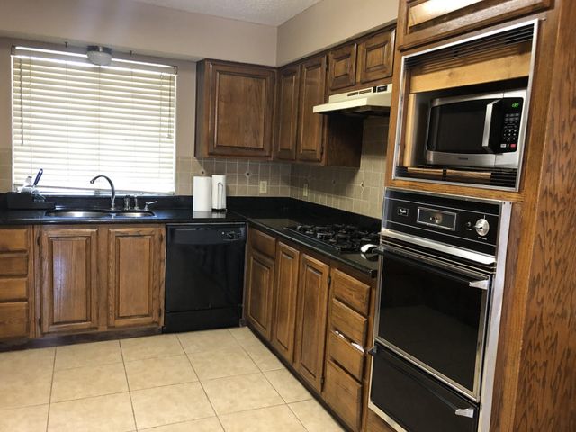 8715 Lawncliff Lane, Houston, TX 77040