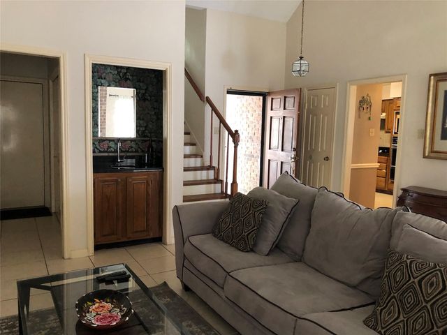 8715 Lawncliff Lane, Houston, TX 77040