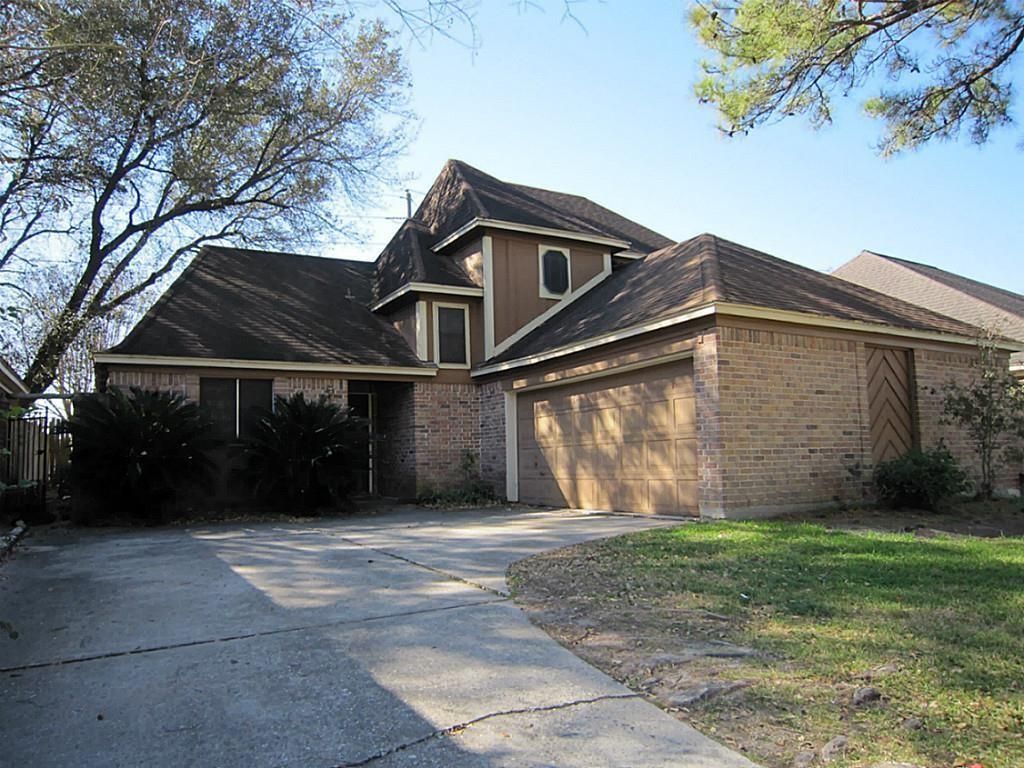 8715 Lawncliff Lane, Houston, TX 77040