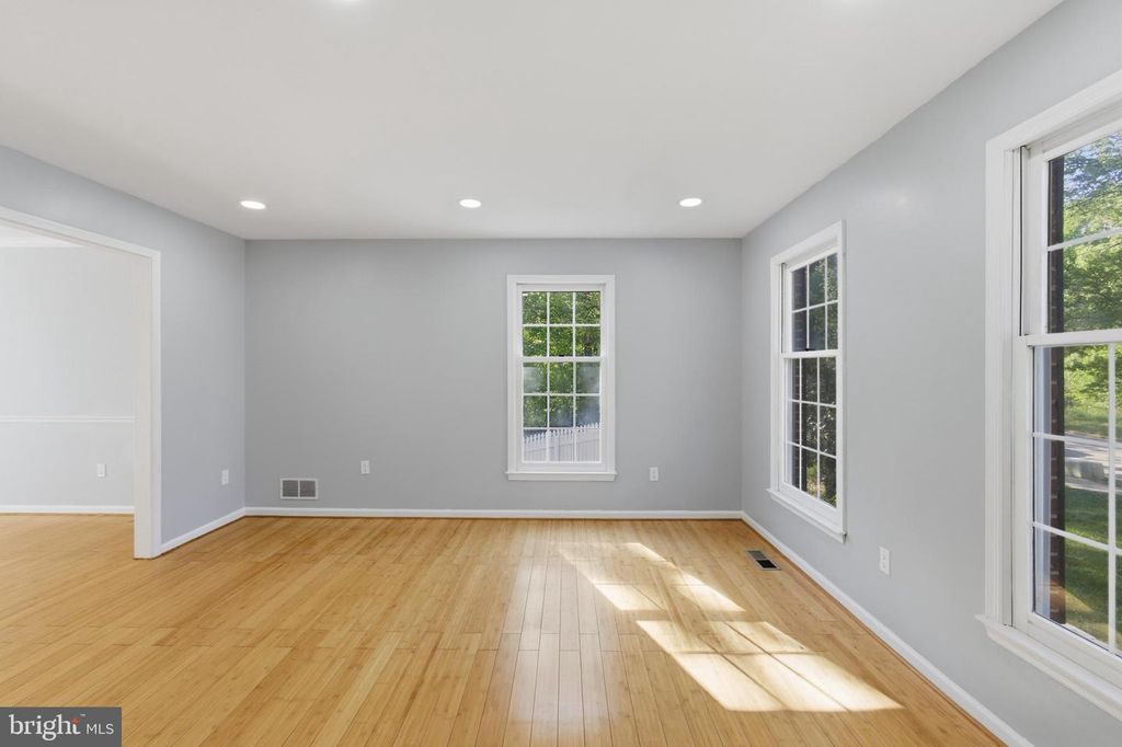 Image 7 of property listing at 13601 PENDLETON ST, Fort Washington, MD 20744