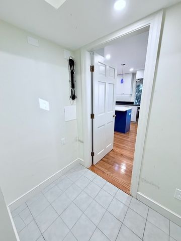 14 A Belmont St A, Somerville, MA 02143