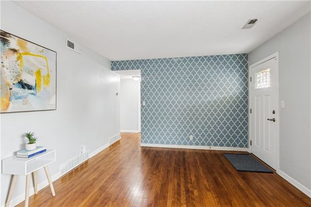 7201 Reeds Road, Overland Park, KS 66204