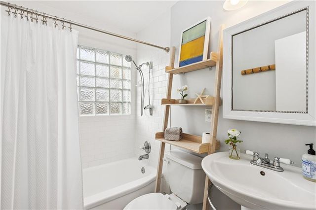 7201 Reeds Road, Overland Park, KS 66204