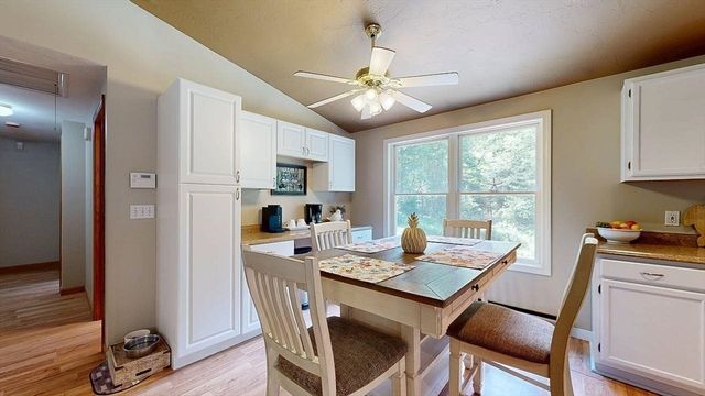 93 Franklin St, Douglas, MA 01516