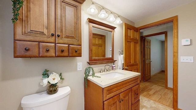 93 Franklin St, Douglas, MA 01516