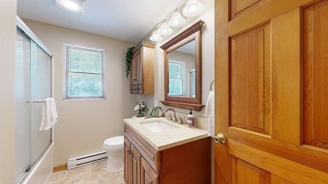 93 Franklin St, Douglas, MA 01516