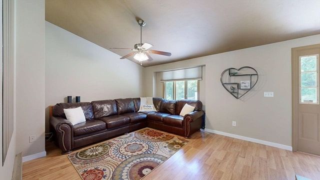 93 Franklin St, Douglas, MA 01516