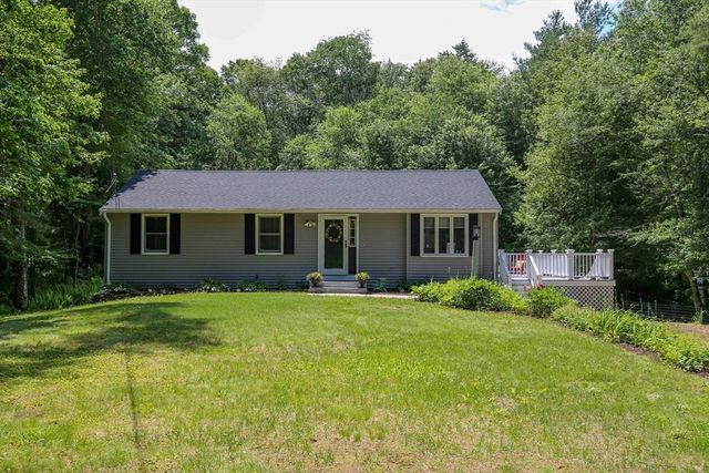 93 Franklin St, Douglas, MA 01516