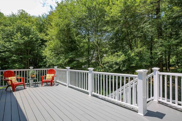 93 Franklin St, Douglas, MA 01516