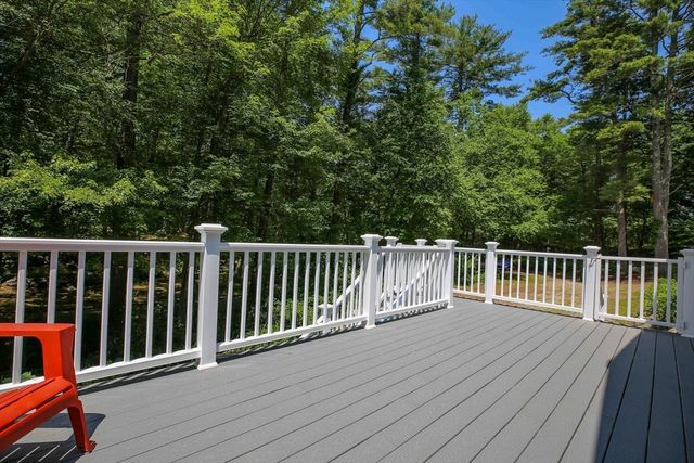 93 Franklin St, Douglas, MA 01516