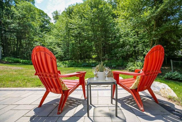 93 Franklin St, Douglas, MA 01516