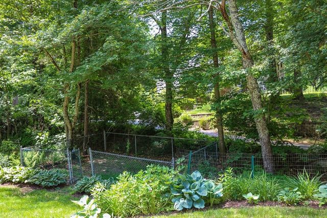 93 Franklin St, Douglas, MA 01516