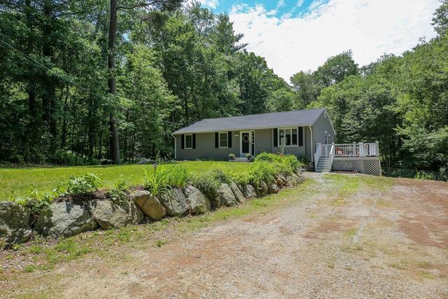 93 Franklin St, Douglas, MA 01516