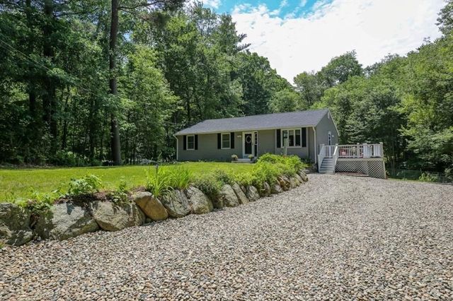 93 Franklin St, Douglas, MA 01516
