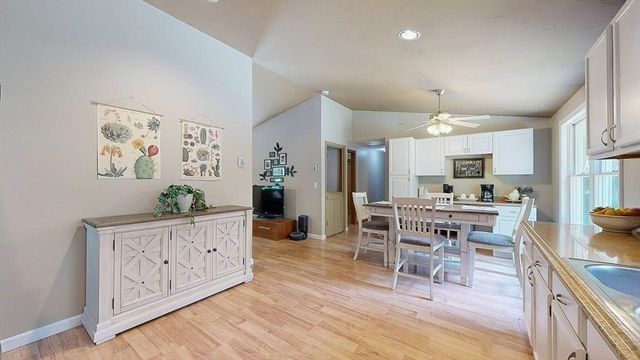 93 Franklin St, Douglas, MA 01516