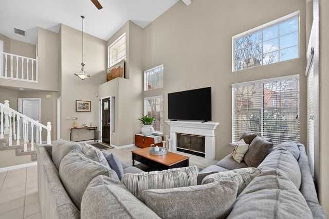 111 Cool Springs Ct, Folsom, CA 95630