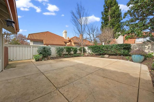 111 Cool Springs Ct, Folsom, CA 95630