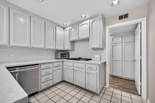 111 Cool Springs Ct, Folsom, CA 95630