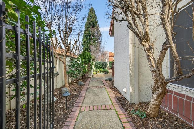 111 Cool Springs Ct, Folsom, CA 95630