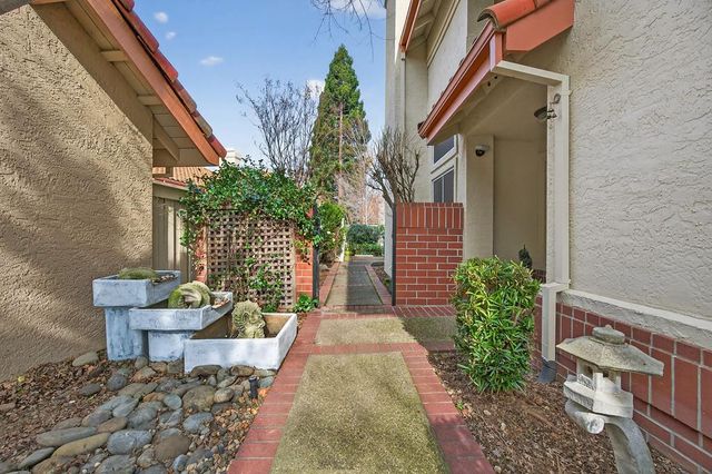 111 Cool Springs Ct, Folsom, CA 95630