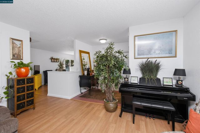 7723 Countryfield Dr, Sacramento, CA 95828