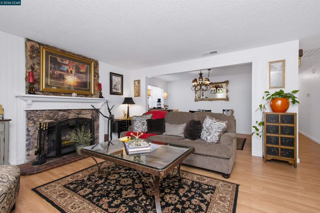 7723 Countryfield Dr, Sacramento, CA 95828
