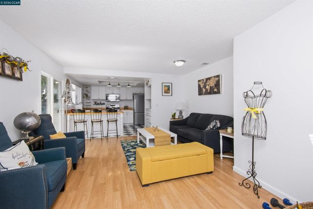 7723 Countryfield Dr, Sacramento, CA 95828