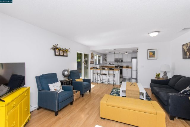 7723 Countryfield Dr, Sacramento, CA 95828
