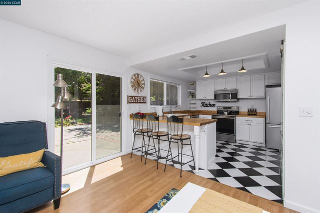 7723 Countryfield Dr, Sacramento, CA 95828