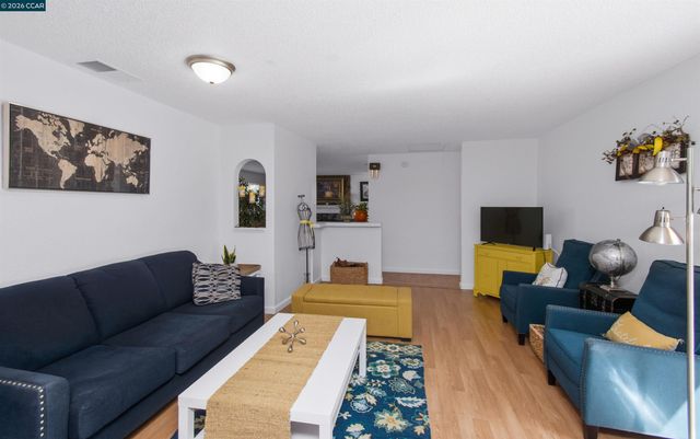 7723 Countryfield Dr, Sacramento, CA 95828