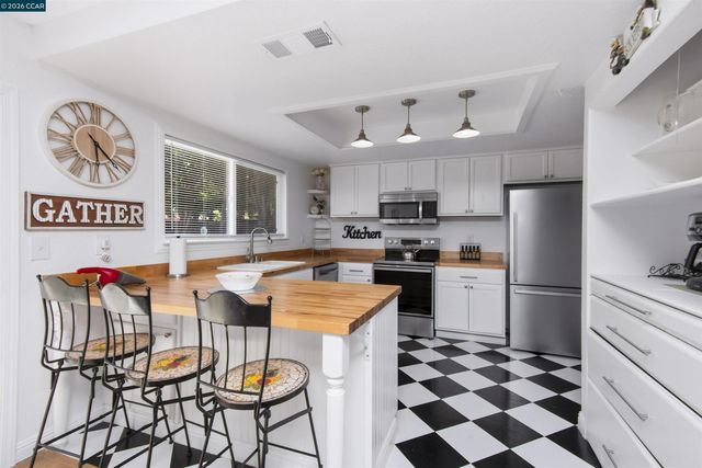 7723 Countryfield Dr, Sacramento, CA 95828