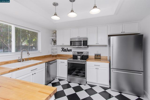 7723 Countryfield Dr, Sacramento, CA 95828