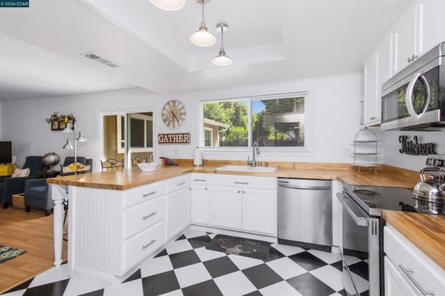 7723 Countryfield Dr, Sacramento, CA 95828