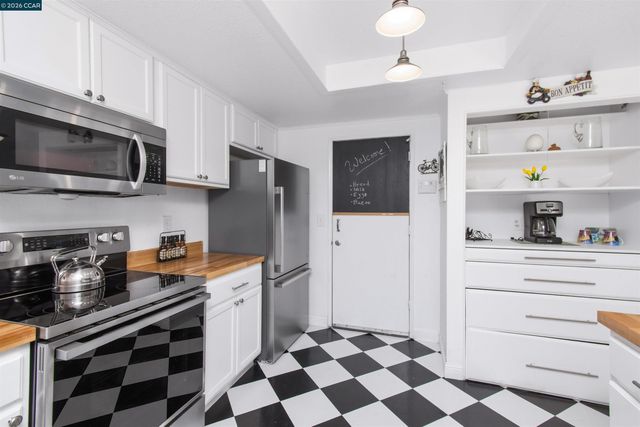 7723 Countryfield Dr, Sacramento, CA 95828