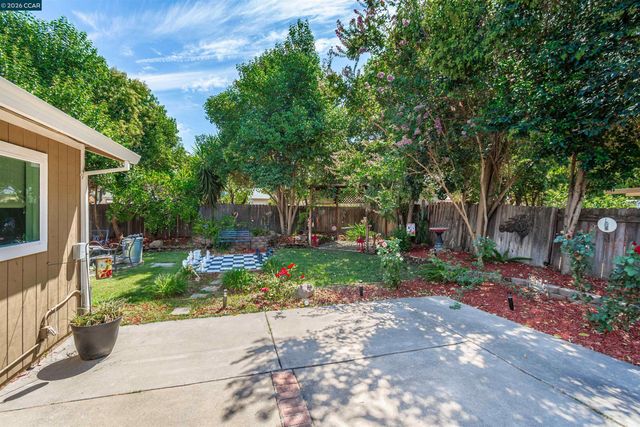 7723 Countryfield Dr, Sacramento, CA 95828