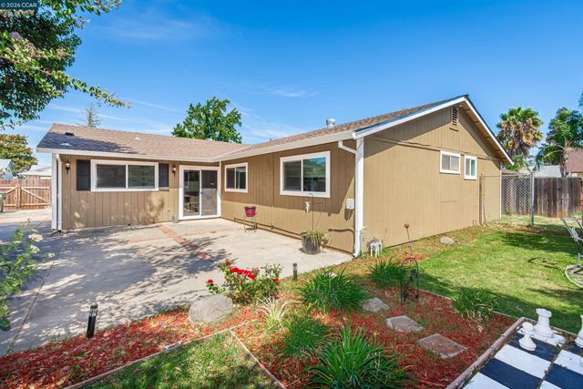 7723 Countryfield Dr, Sacramento, CA 95828