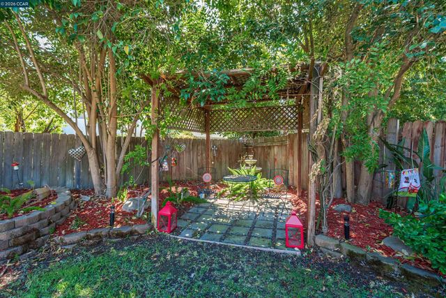 7723 Countryfield Dr, Sacramento, CA 95828