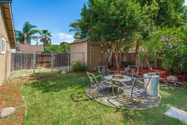 7723 Countryfield Dr, Sacramento, CA 95828