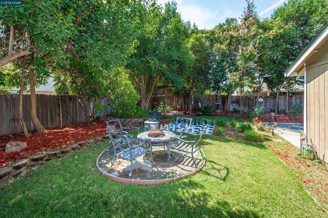 7723 Countryfield Dr, Sacramento, CA 95828
