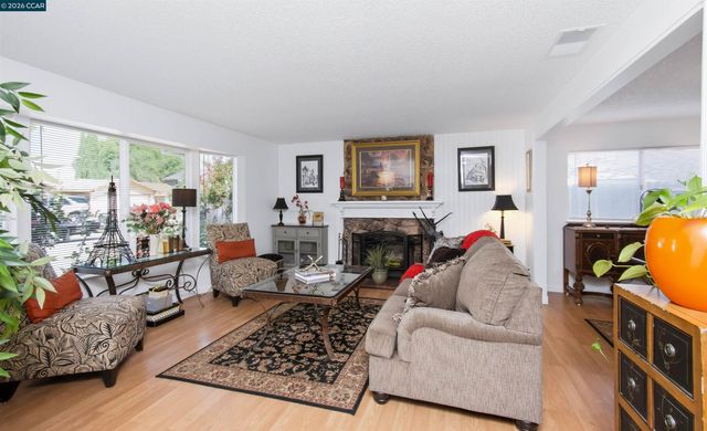 7723 Countryfield Dr, Sacramento, CA 95828